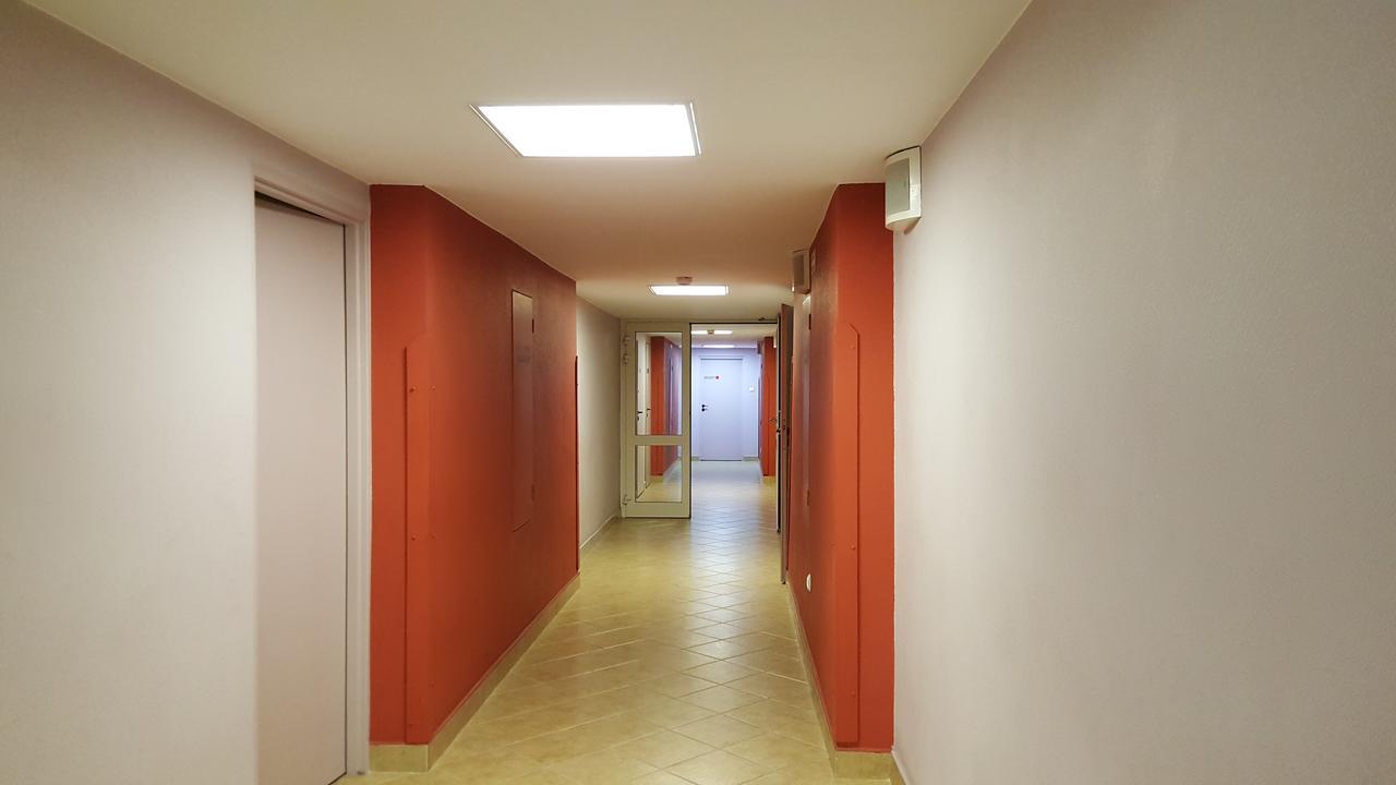Maraton Vandrarhem Krasków Exteriör bild