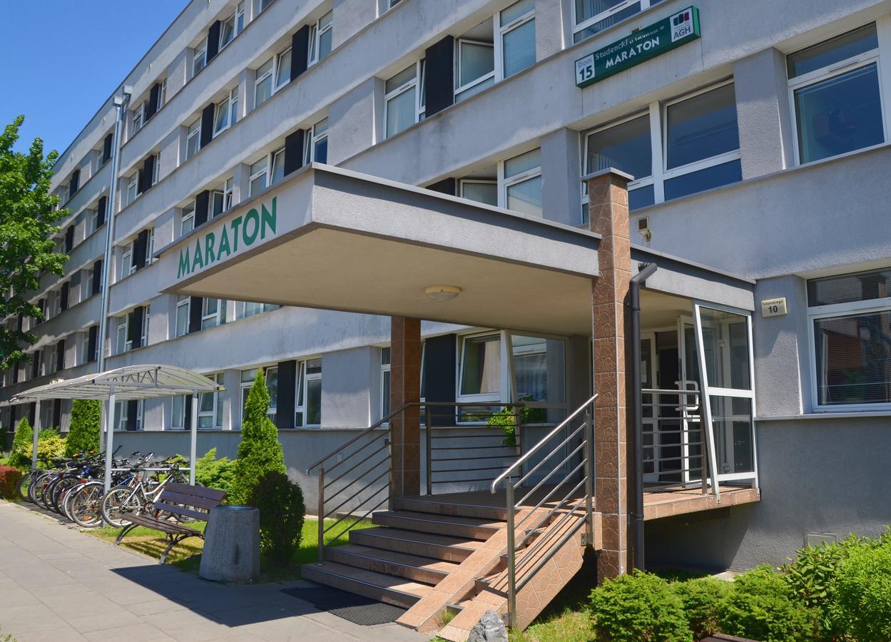 Maraton Vandrarhem Krasków Exteriör bild